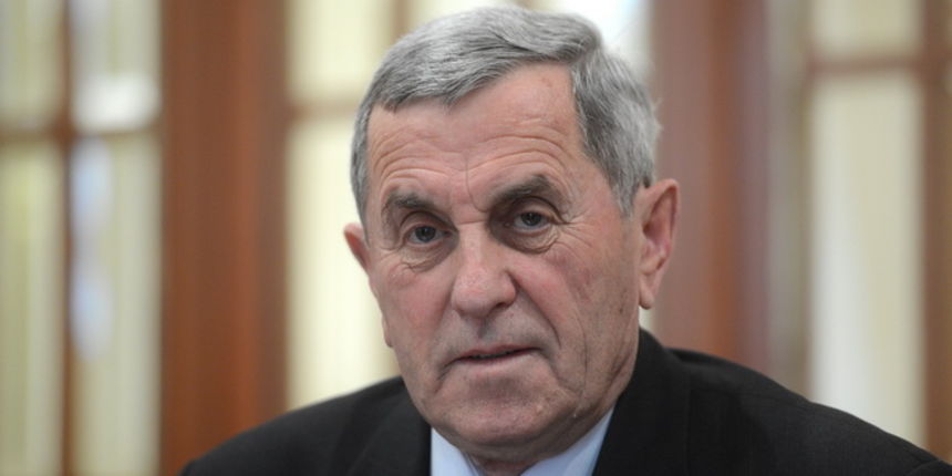 Zagreb, 200213.
Markov trg, Sabor.
Press konferencija nezavisnih kandidata na kojoj je Don Ivan Grubisic dao podrsku Ivici Vrkicu za mjesto gradolnacelnika Osijeka.
Na fotografiji: Ivan Grubisic.
Foto: Goran Mehkek / CROPIX