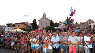 U Tribunju su održane 49. po redu magareće trke na kojima je sudjelovalo 12 jahača, a pobjedu je odnio Roko Popov na magarcu Renault 4. Photo: Duško Jaramaz/PIXSELL U Tribunju su održane 49. po redu magareće trke na kojima je sudjelovalo 12 jahača, a pobjedu je odnio Roko Popov na magarcu Renault 4. Photo: Duško Jaramaz/PIXSELL