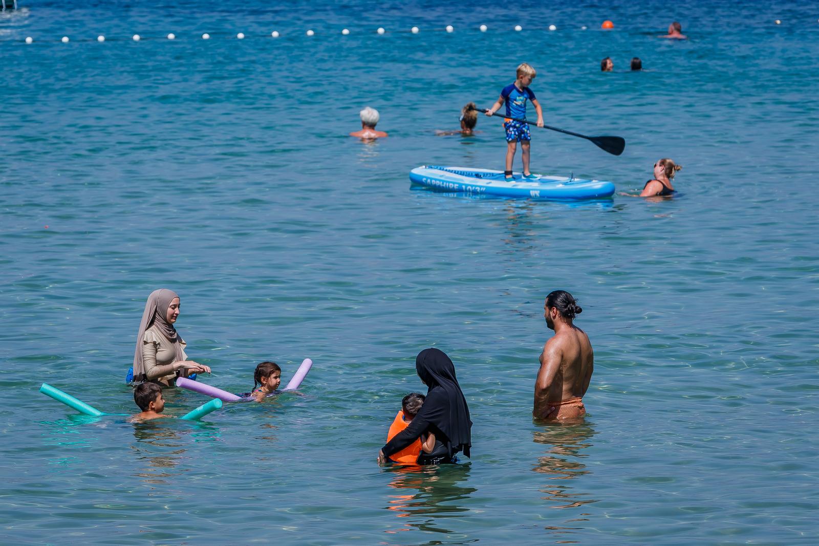 Uvala Lovrečina: Egzotična pješčana oaza na Braču u kojoj su uživali i stari Rimljani Uvala Lovrečina: Egzotična pješčana oaza na Braču u kojoj su uživali i stari Rimljani