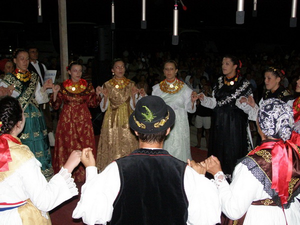 7. Smotra folklora: Oj, Slivnice selo na vidiku. Foto; Josip Prskalo