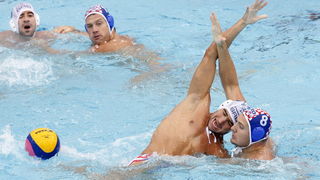 Zagreb, 090910.
Bazen Mladosti na Savi.
29. Europsko prvenstvo u vaterpolu,
Polufinalna utakmica Hrvatska -Srbija.
Na slici: Buslje Anto u akciji.
Foto: Goran Mehkek / CROPIX