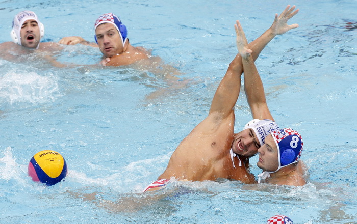 Zagreb, 090910.
Bazen Mladosti na Savi.
29. Europsko prvenstvo u vaterpolu,
Polufinalna utakmica Hrvatska -Srbija.
Na slici: Buslje Anto u akciji.
Foto: Goran Mehkek / CROPIX