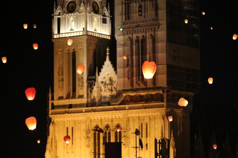 Na tržnici Dolac održan je peti performans Kapulica & Lampioni.  Foto: PIXSELL