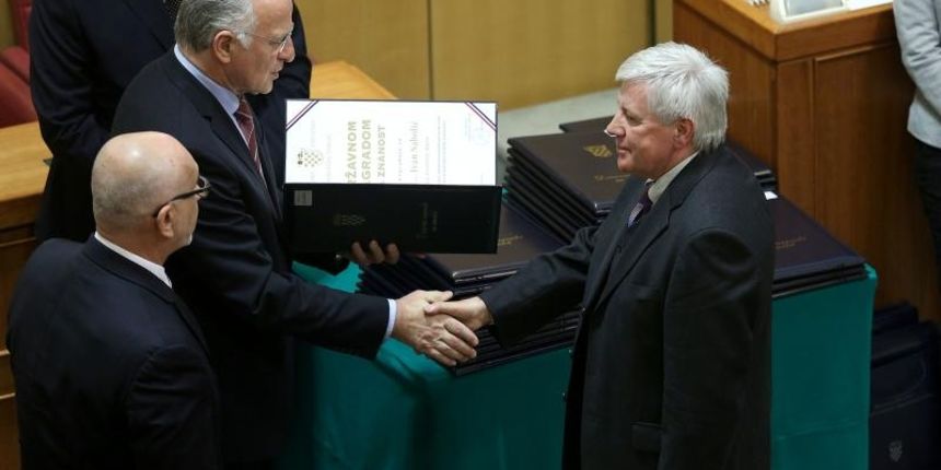 U Saboru su danas dodijeljene Drzavne nagrade za znanost za 2013. godinu. Josip Leko. Photo: Patrik Macek/PIXSELL U Saboru su danas dodijeljene Drzavne nagrade za znanost za 2013. godinu. Josip Leko. Photo: Patrik Macek/PIXSELL
