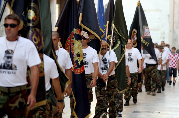 Zadar, 210812.
Hrvatski branitelji krenuli su jutros u hodnju koja ce trajati pet dana. Sudjeluju: Udruga veterana hrvatskih gardijskih postrojbi, Udruga veterana SJP MUP-a RH, UMDDRH Zadar, 210812.
Hrvatski branitelji krenuli su jutros u hodnju koja ce trajati pet dana. Sudjeluju: Udruga veterana hrvatskih gardijskih postrojbi, Udruga veterana SJP MUP-a RH, UMDDRH
