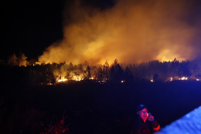Zadar, 070311.
Vatrogasci iz Zadra od popodnevnih sati bore se sa pozarom koji je izbio na podrucju izmedju Zadra i Murvice, tocnije na predjelu Baricevici.
Foto: Jure Miskovic / CROPIX