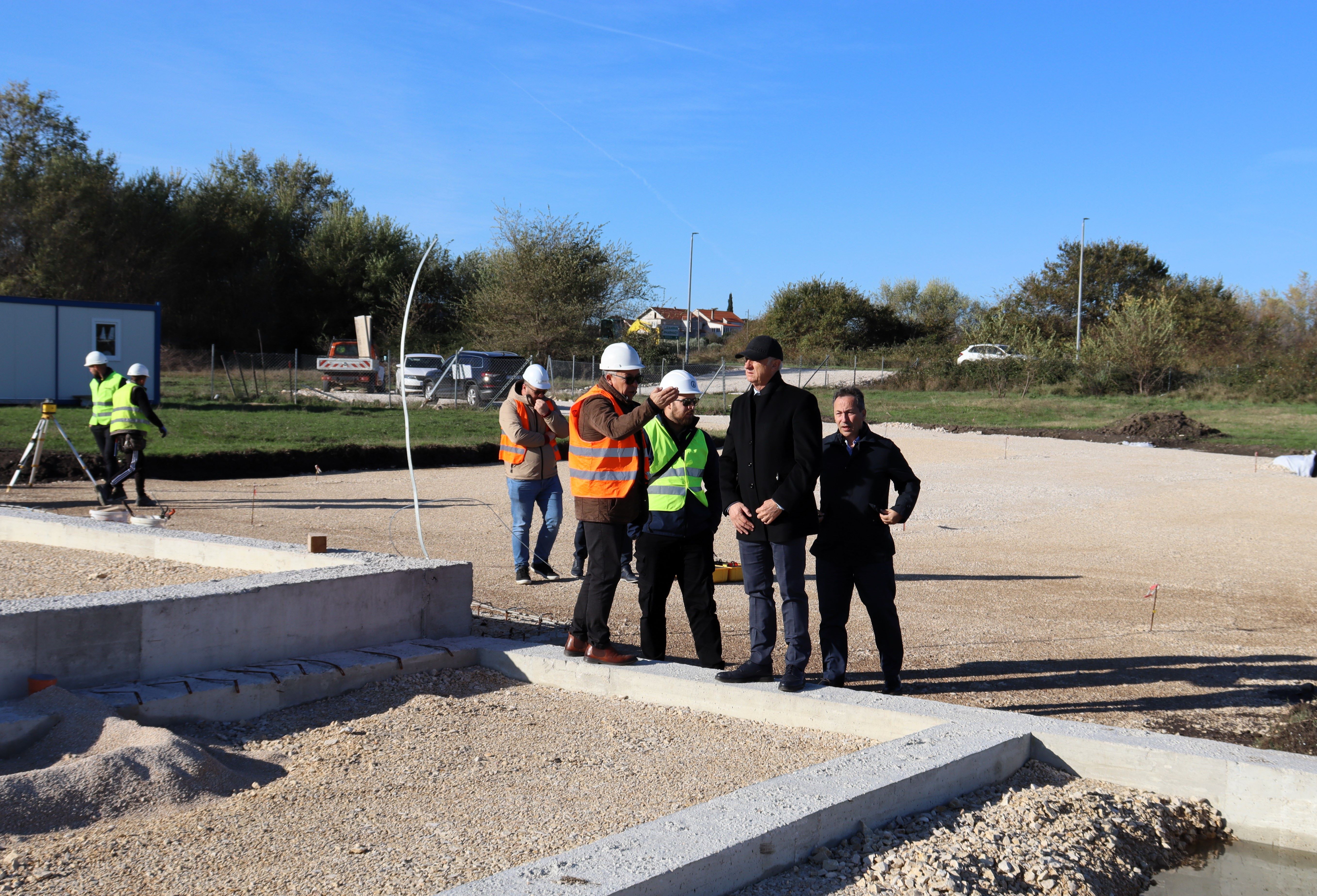 Obilazak azila na Bokanjcu i Poljoprivredno-edukacijskog centra u Zemuniku Obilazak azila na Bokanjcu i Poljoprivredno-edukacijskog centra u Zemuniku