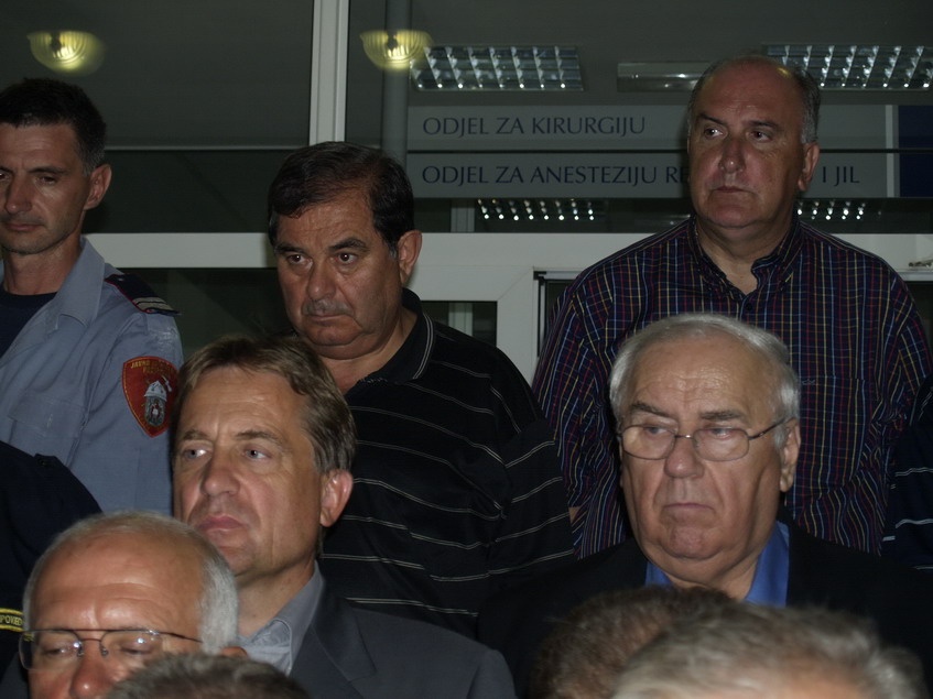 Sanader u posjeti ozljedjenim vatrogascima