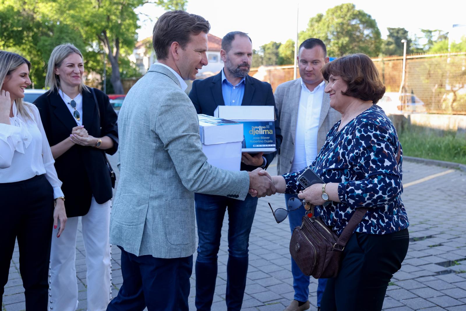 Predaja županijske liste HDZ-a i kandidat za župana Josip Bilaver Predaja županijske liste HDZ-a i kandidat za župana Josip Bilaver