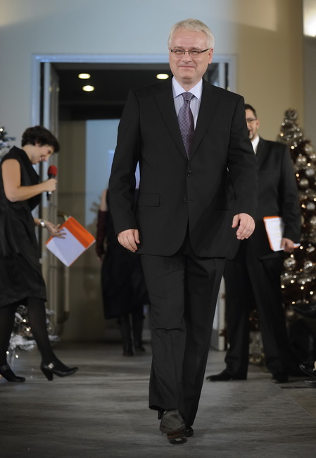 Zagreb, 031209.
Muzej Mimara, Rooseveltov trg.
Humanitarna modna revija hrvatskih modnih dizajnera ‘Zajedno protiv raka’. Uz profesionalne manekenke reviju su nosili Andrija Hebrang, Vesna Pusic, Vesna Skare Ozbolt, Ivo Josipovic i Nadan Vidosevic.
Na fot Zagreb, 031209.
Muzej Mimara, Rooseveltov trg.
Humanitarna modna revija hrvatskih modnih dizajnera ‘Zajedno protiv raka’. Uz profesionalne manekenke reviju su nosili Andrija Hebrang, Vesna Pusic, Vesna Skare Ozbolt, Ivo Josipovic i Nadan Vidosevic.
Na fot