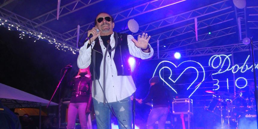 Legendarni Željko Bebek uveo Biograđane u Novu godinu!