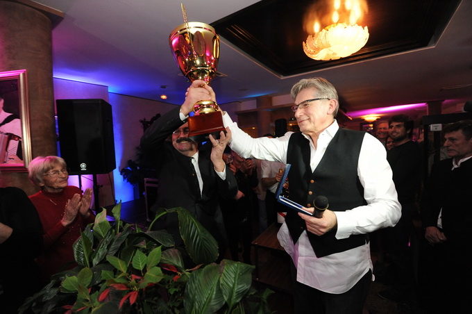 Zadar, 280213.
Poznati restoran Niko na zadarskoj Puntamici je veceras uz bogatu veceru i pjesmu brojnih izvodjaca sa svojim prijateljima i cestim gostima proslavio 50 godina od otvorenja. Na veceri su se pojavili brojni kumovi restorana kroz godine poput