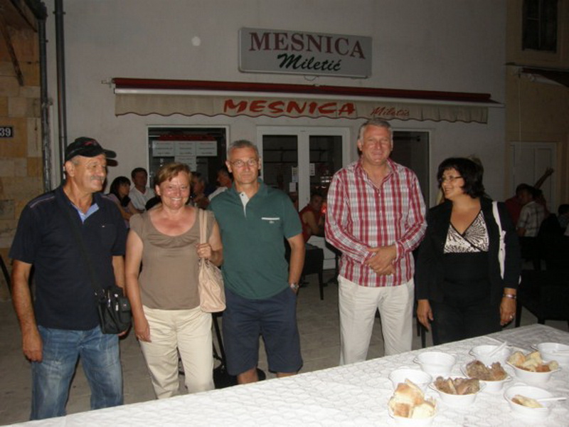 OLYMPUS DIGITAL CAMERA OLYMPUS DIGITAL CAMERA