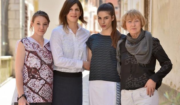 Mlada zadarska dizajnerica Marta Tokić  priprema katalog sa svojom kolekcijom koja sadrži otisnute motive grada Zadra. Foto. Dino Stanin/PIXSELL