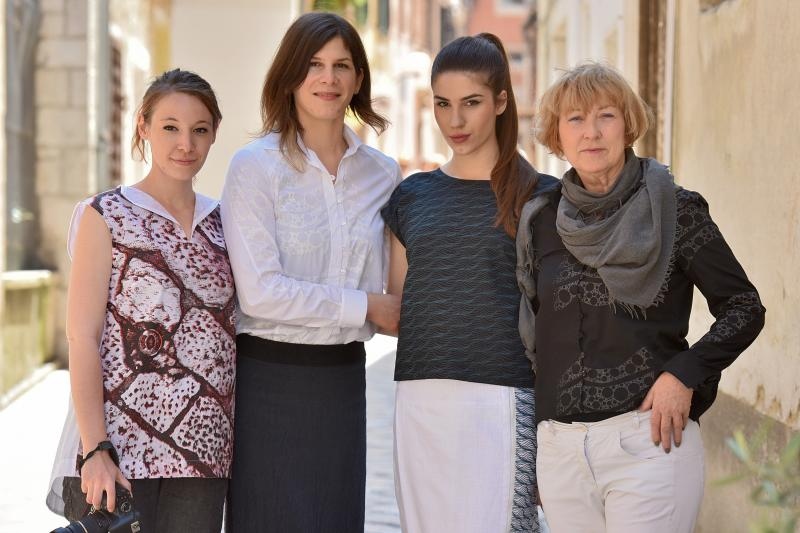 Mlada zadarska dizajnerica Marta Tokić  priprema katalog sa svojom kolekcijom koja sadrži otisnute motive grada Zadra. Foto. Dino Stanin/PIXSELL