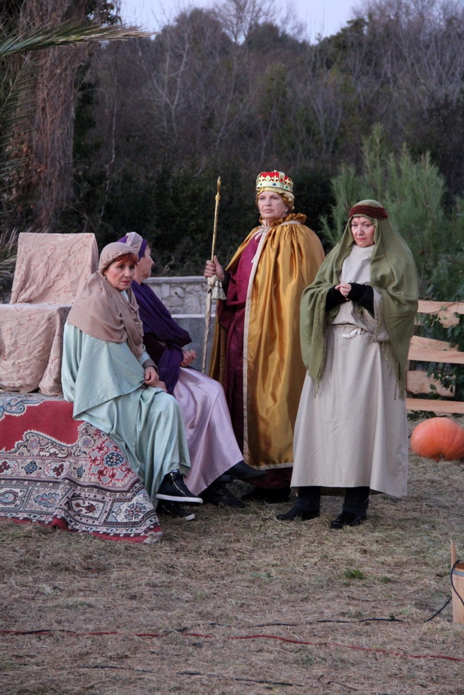 U Diklu kod bunara upriličene žive jaslice U Diklu kod bunara upriličene žive jaslice