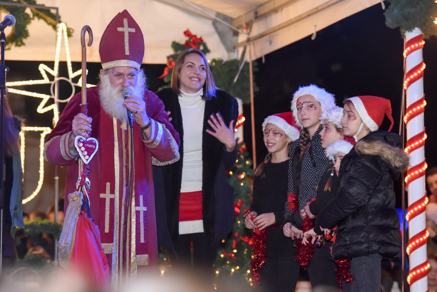 Advent u Zadru: Sveti Nikola razveselio najmlađe Zadrane Advent u Zadru: Sveti Nikola razveselio najmlađe Zadrane