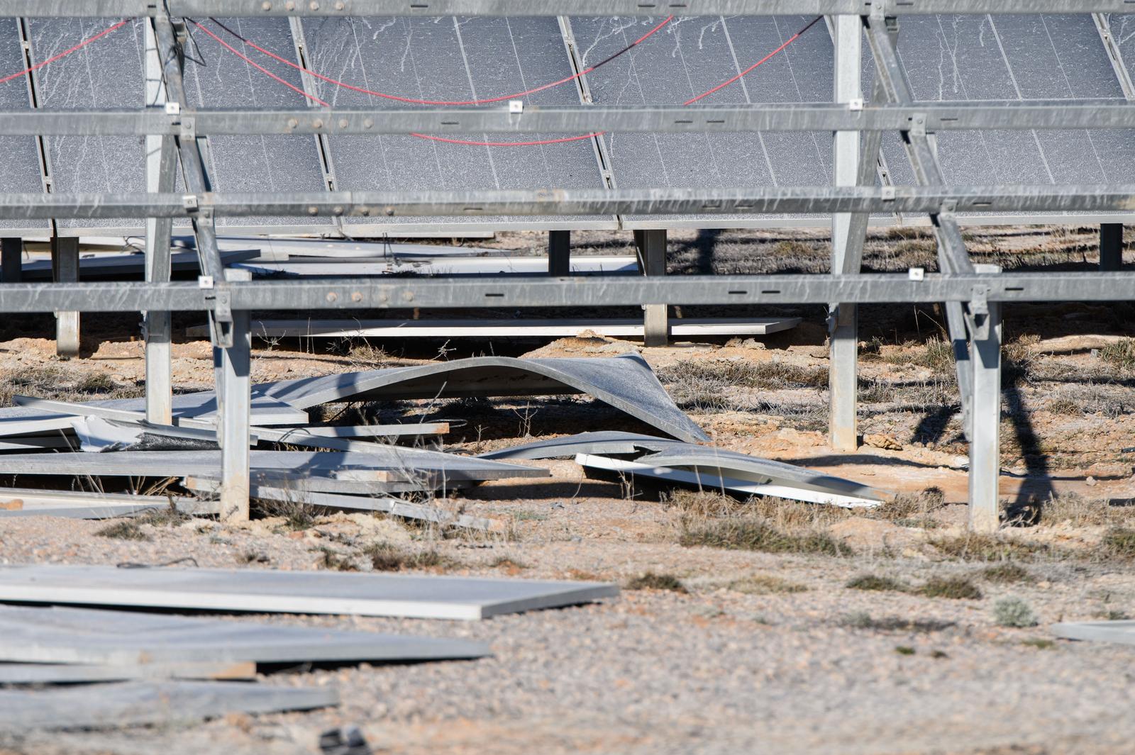 U Zatonu Obrovačkom bura uništila jednu od najvećih solarnih elektrana u Hrvatskoj U Zatonu Obrovačkom bura uništila jednu od najvećih solarnih elektrana u Hrvatskoj