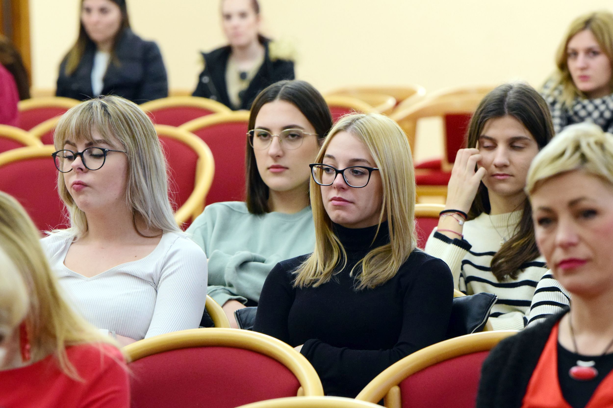 U Zadru obilježen Dan crvenih haljina