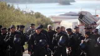 Radnicima škvera Nauta Lamjana interventna policija PU Zadarske onemogućila je pokušaj ulaska u škver u kojem se odvija stečajni postupak. Photo: Filip Brala/PIXSELL Radnicima škvera Nauta Lamjana interventna policija PU Zadarske onemogućila je pokušaj ulaska u škver u kojem se odvija stečajni postupak. Photo: Filip Brala/PIXSELL