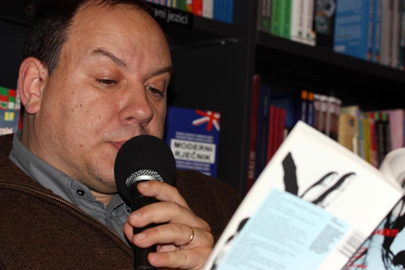 Književna večer grupe ZaPis i gosta Jurice Pavičića (foto: Filip Plazonić)