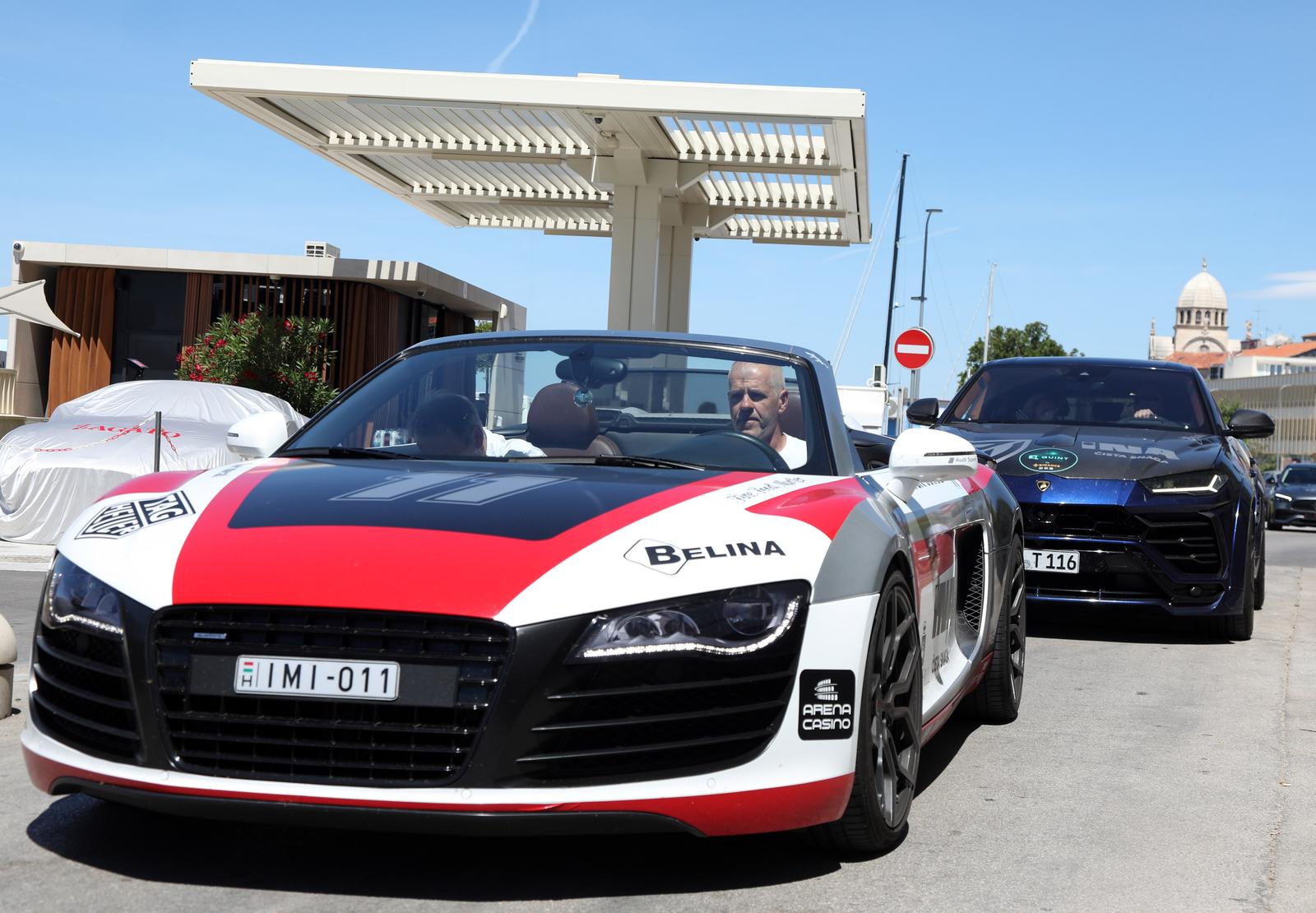 Šibenik: Sportski automobili u sklopu projekta “Pink Wing” zaposjeli gradsku rivu