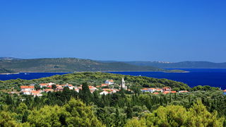 Dugi otok, 260609.
Dugi otok je jedva 1,5 sat udaljen od Zadra, jedan je od skrivenih Jadransih bisera. Sa raznolikom prirodom i plazama, cistim morem, on je namjenjen gostima koji vise cijene prirodu od zabave.
Na slici:  Bozava.
Foto: Zvonimir Barisin /