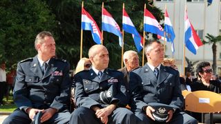 U prigodi Dana hrvatske policije i njihovog zaštitnika Sv.Mihovila danas je u PU Zadarskoj održana prigodna svečanost.U nastavku svečanosti, pokaznu vježbu samoobrane izveli su pripadnici interventne jedinice PU Zadarske te su podijeljena priznanja nagrađ U prigodi Dana hrvatske policije i njihovog zaštitnika Sv.Mihovila danas je u PU Zadarskoj održana prigodna svečanost.U nastavku svečanosti, pokaznu vježbu samoobrane izveli su pripadnici interventne jedinice PU Zadarske te su podijeljena priznanja nagrađ