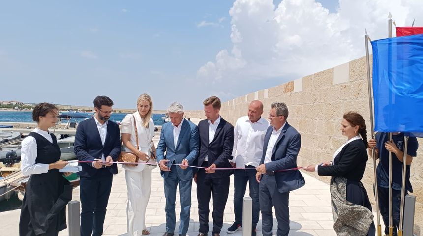 Svečano otvorena novoobnovljena riva u Ražancu Svečano otvorena novoobnovljena riva u Ražancu