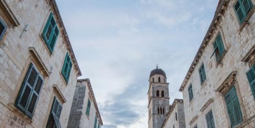 I zadnjeg dana rujna, Stradun i stara gradska jezgra Dubrovnika još uvijek je prepuna turista koji uživaju u znamenitostima starog groda. Foto: Grgo Jelavić/PIXSELL I zadnjeg dana rujna, Stradun i stara gradska jezgra Dubrovnika još uvijek je prepuna turista koji uživaju u znamenitostima starog groda. Foto: Grgo Jelavić/PIXSELL