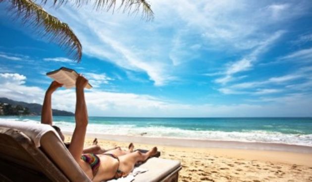 Čitanje, plaža, knjiga