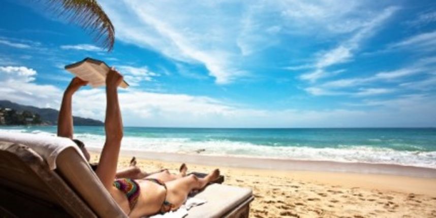 Čitanje, plaža, knjiga