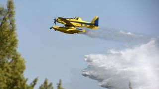 Kanaderi i air tractori gasili požar u blizini dikljanskih kuća i vikendica Kanaderi i air tractori gasili požar u blizini dikljanskih kuća i vikendica