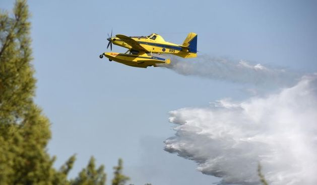 Kanaderi i air tractori gasili požar u blizini dikljanskih kuća i vikendica