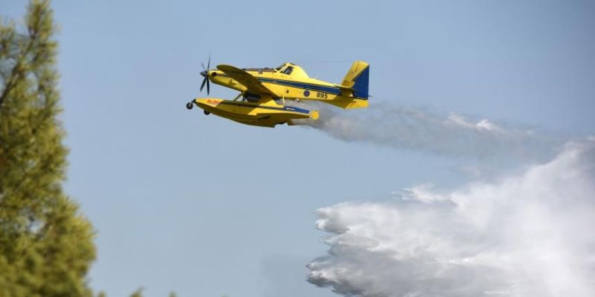Kanaderi i air tractori gasili požar u blizini dikljanskih kuća i vikendica