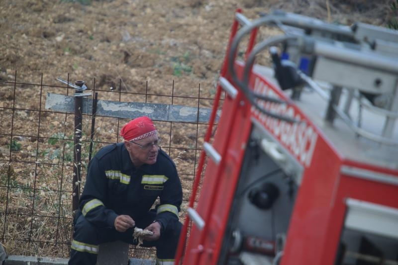 Podstrana u dimu, požar gasi i kanader Podstrana u dimu, požar gasi i kanader
