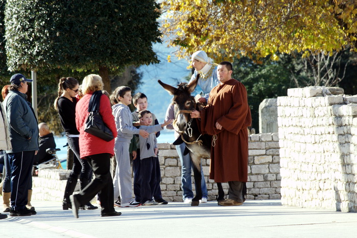Sveta Lucija najmladjima dijelila bombone, Foto: Leo Banic