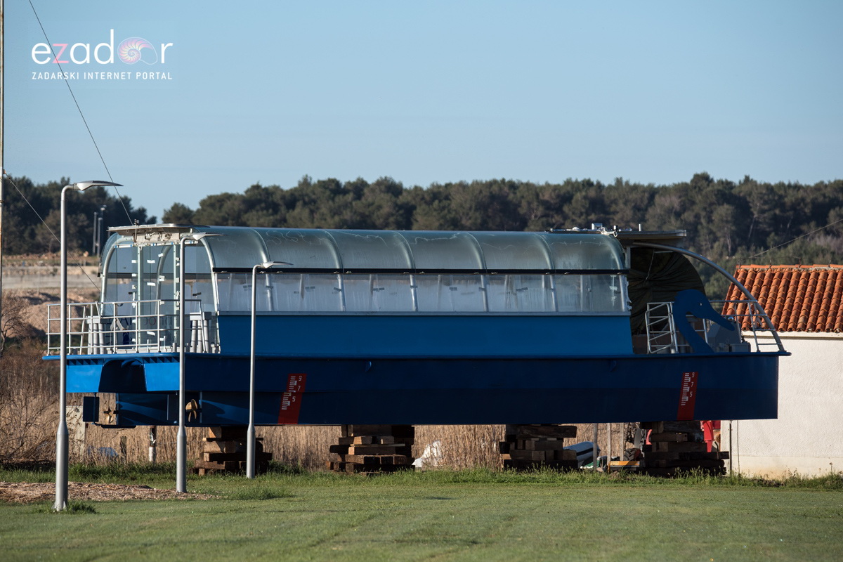 Nedjeljno svitanje na Vranskom jezeru. Izletnički brod “Danguba” Nedjeljno svitanje na Vranskom jezeru. Izletnički brod “Danguba”