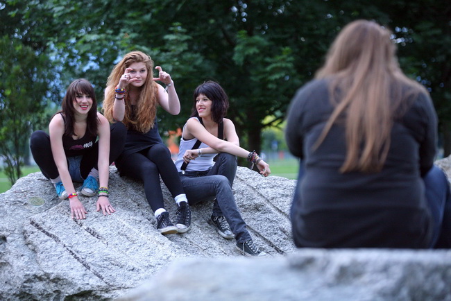 Zagreb, 220610.
Na Jarunu se od 21.-23.06. odrzava glazbeni spektakl T-Mobile INmusic festival na kojem ce nastupiti mnogobrojni izvodjaci kako iz zemlje tako i svijeta.
Danas se odrzao drugi dan.
Na slici: posjetitelji.
Foto: Neja Markicevic / CROPIX Zagreb, 220610.
Na Jarunu se od 21.-23.06. odrzava glazbeni spektakl T-Mobile INmusic festival na kojem ce nastupiti mnogobrojni izvodjaci kako iz zemlje tako i svijeta.
Danas se odrzao drugi dan.
Na slici: posjetitelji.
Foto: Neja Markicevic / CROPIX