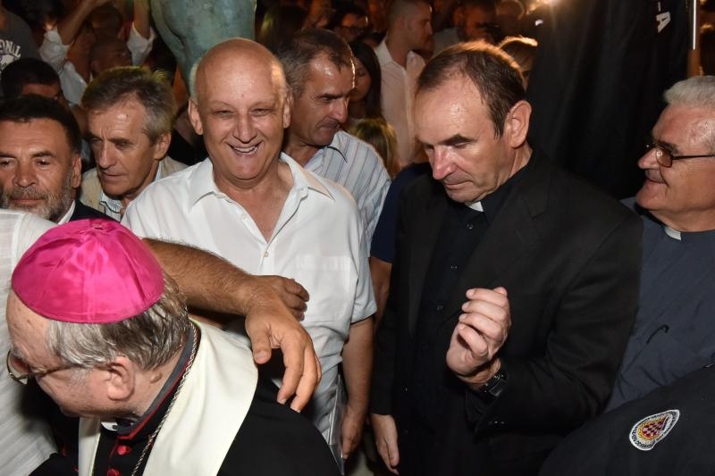 U Dragama otkriven spomenik Miru Barešiću. Photo: Dino Stanin/PIXSELL