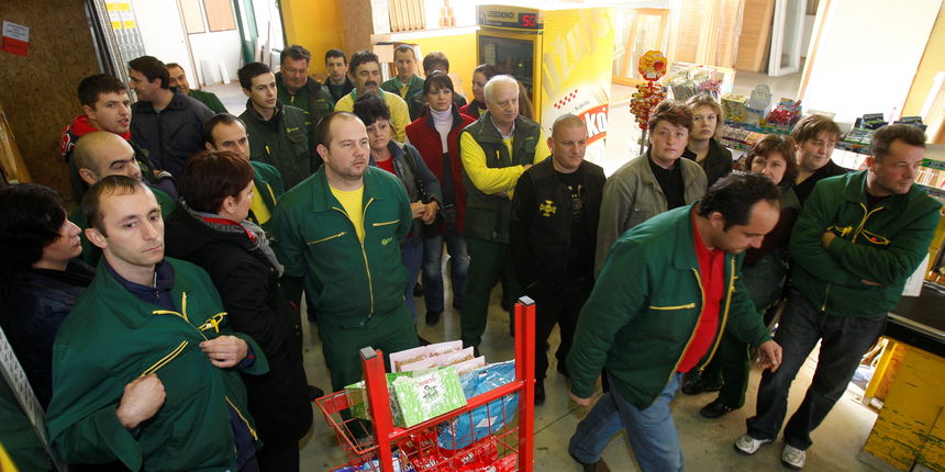 Prosvjed radnika Peveca (Foto: Goran Mehkek / CROPIX) Prosvjed radnika Peveca (Foto: Goran Mehkek / CROPIX)