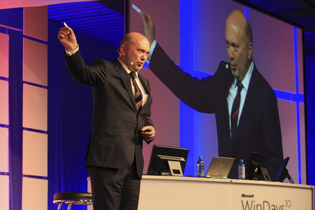 Rovinj, 220410.
Danas je u Rovinju otvorena Windays business konferencija, u organizaciji Microsoft Hrvatska i Jutarnjeg lista. Na otvorenje je dosla premijerka Jadranka Kosor.
Na fotografiji: Ivan Vidakovic.
Foto: Goran Sebelic / CROPIX