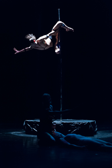 Pole/Chair/Dance show “Mental” @ HNK Zadar, 12.3.2016 – Foto: Ivan Toman Pole/Chair/Dance show “Mental” @ HNK Zadar, 12.3.2016 – Foto: Ivan Toman