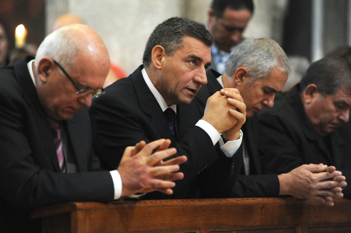 Zadar, 241112.
Obiljezavanje Dana grada Zadra i dolazak generala Ante Gotovine pocasnog gradjanina grada Zadra. General Gotovina na svetoj misi u katedrali Sv. Stosije.
Na slici gradonacelnik Zvonimir Vrancic, Ante Gotovina i zupan Stipe Zrilic.
Foto: L Zadar, 241112.
Obiljezavanje Dana grada Zadra i dolazak generala Ante Gotovine pocasnog gradjanina grada Zadra. General Gotovina na svetoj misi u katedrali Sv. Stosije.
Na slici gradonacelnik Zvonimir Vrancic, Ante Gotovina i zupan Stipe Zrilic.
Foto: L