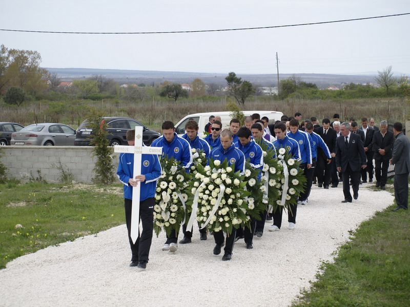 Posljednji ispracaj Hrvoja Custica, Murvica 5. travnja 2008, 12 sati Posljednji ispracaj Hrvoja Custica, Murvica 5. travnja 2008, 12 sati