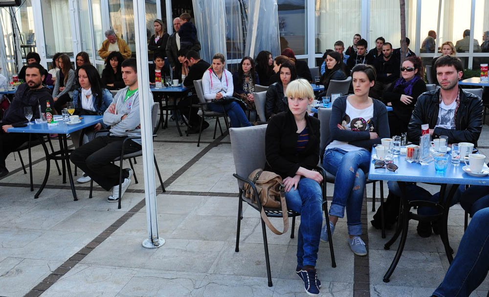 Zadar, 28.03.2012. snimio: Nenad Marčev
Marijana Dokoza
Promocija knjige Naranyjin plač
Gradska knjižnica
Tekst iz knjige čitala Vanessa Radman Zadar, 28.03.2012. snimio: Nenad Marčev
Marijana Dokoza
Promocija knjige Naranyjin plač
Gradska knjižnica
Tekst iz knjige čitala Vanessa Radman