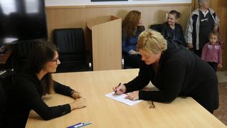 Vir: Dodjela materijalne pomoći roditeljima za nabavku udžbenika i školske opreme Vir: Dodjela materijalne pomoći roditeljima za nabavku udžbenika i školske opreme