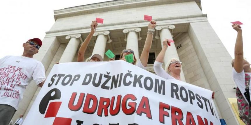 Zagreb – Ispred Hrvatske narodne banke na Trgu hrvatskih velikana odrzan je prosvjed udruge Franak kojim traze ostavku guvernera Borisa Vujcica. Photo: Tomislav Miletic/PIXSELL