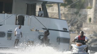 Dubrovnik, 180809.
Jedna od najpopularnijih svjetskih pjevacica Beyonce Knowles u pratnji supruga, americkog repera i producenta Jay-Z-a odmara se na luksuznoj jahti Va bene usidrenoj ispred dubrovackog hotela Argentina.
Na fotografiji: Beyonce na jahti V Dubrovnik, 180809.
Jedna od najpopularnijih svjetskih pjevacica Beyonce Knowles u pratnji supruga, americkog repera i producenta Jay-Z-a odmara se na luksuznoj jahti Va bene usidrenoj ispred dubrovackog hotela Argentina.
Na fotografiji: Beyonce na jahti V