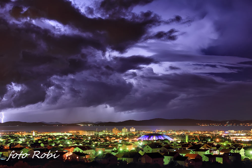 Munje nad Zadrom 16. studenog 2014.  Foto: Roberto Lerga